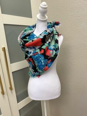 Women’s stylish scarf or wrap. NWOT, colorful and lightweight